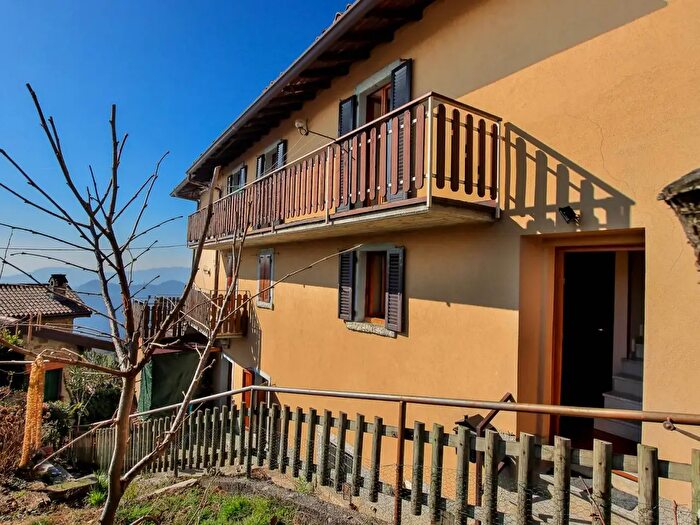 Appartamento trilocale in vendita in Albenza Via Camutaglio, Almenno San Bartolomeo