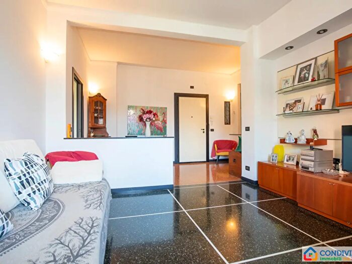 Appartamento con 6 locali in vendita in Via Brigata Salerno, Genova
