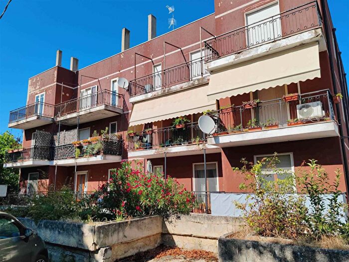 Appartamento con 10 locali in vendita in Orsogna