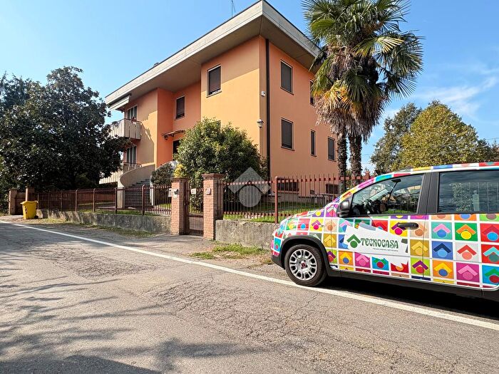 Casa quadrilocale in vendita in Via Naviglia, Parma