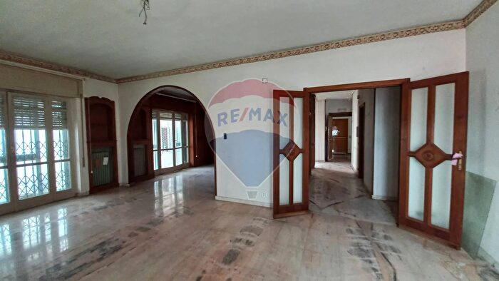 Appartamento con 7 locali in vendita in Piazza Vannantò, Ragusa