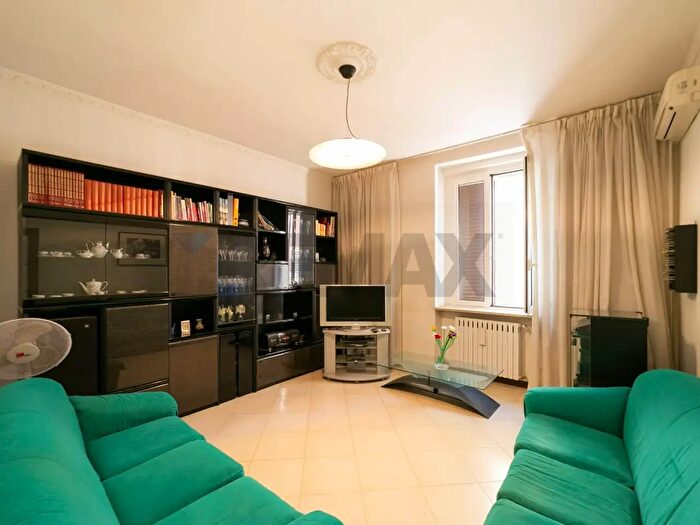 Appartamento trilocale in vendita in Via Giulio Petroni e, Bari