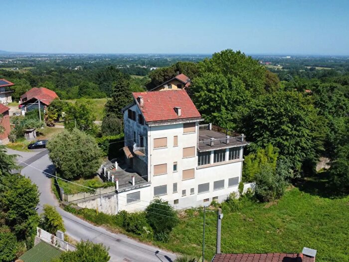 Casa con 10 locali in vendita in Strada Tavernette, Cumiana