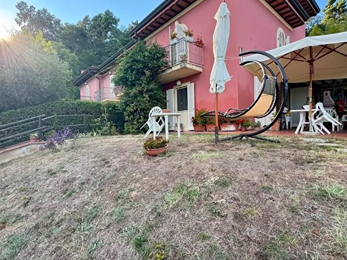 Casa con 7 locali in vendita in Lucca