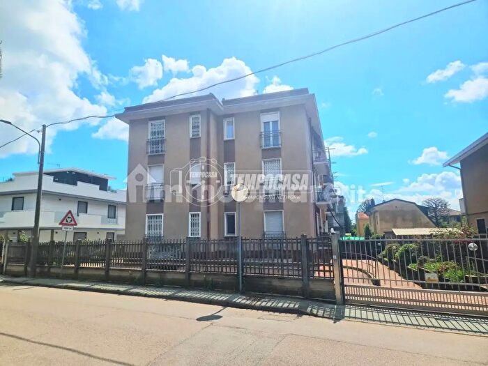 Appartamento trilocale in vendita in Via delle Vigne, Rescaldina