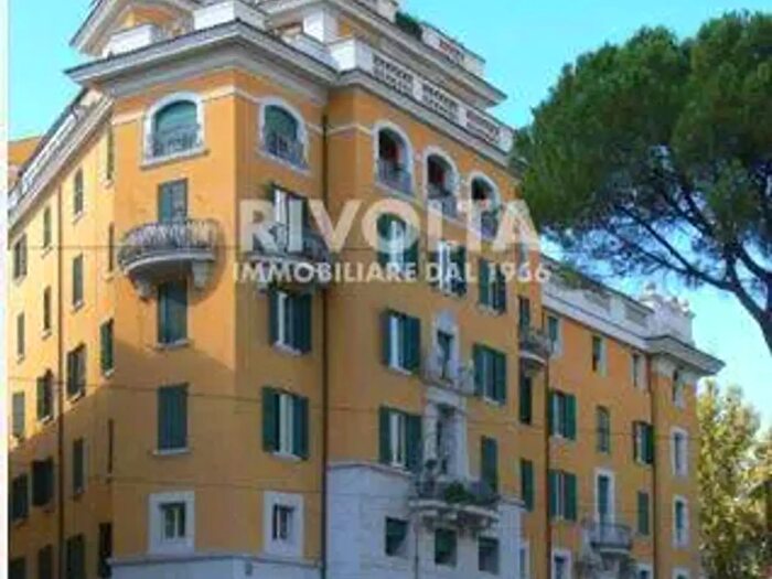 Appartamento con 7 locali in vendita in Piazza dell'Emporio, Roma