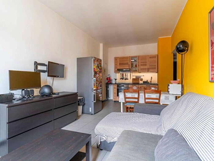 Appartamento trilocale in affitto in Via Bordighera, Famagosta, Milano