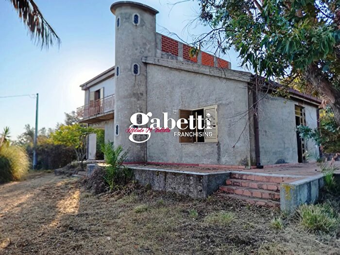 Casa con 6 locali in vendita in Contrada Vallebruca Snc, SantAgata Di Militello