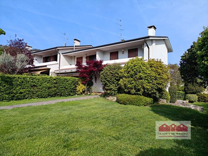 Casa con 5 locali in affitto in Via delle Grotte, Centro, Longare