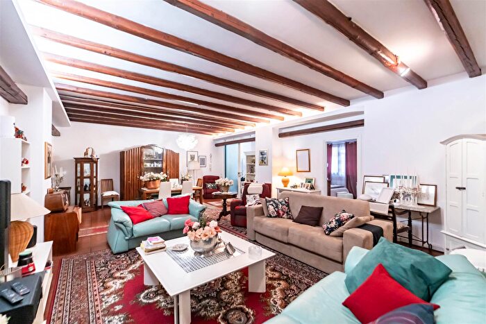 Casa con 5 locali in vendita in Via Maugeri, Valverde