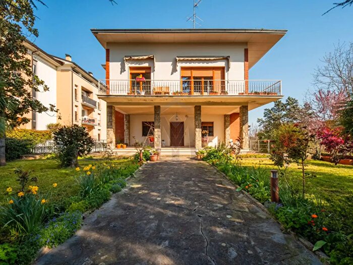 Casa con 9 locali in vendita in Via Govi, Cavriago