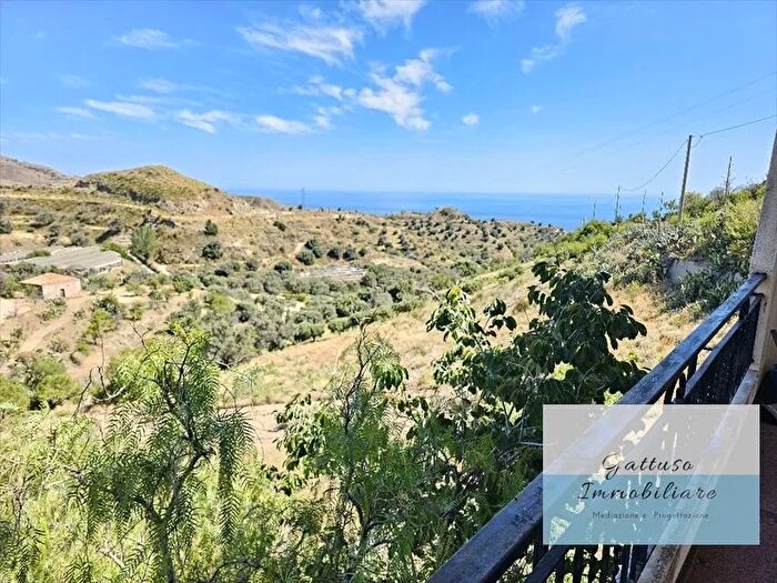 Casa con 10 locali in vendita in Motta San Giovanni