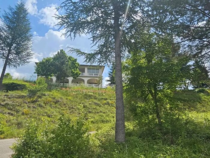 Casa con 7 locali in vendita in Strada Statale Picente a, Montereale