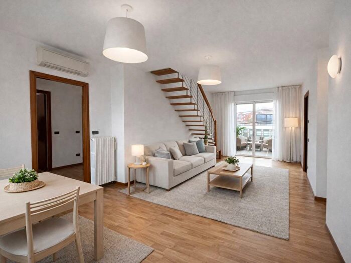 Appartamento con 5 locali in affitto in Via Tommaso Gulli, Piazzale Siena, Milano