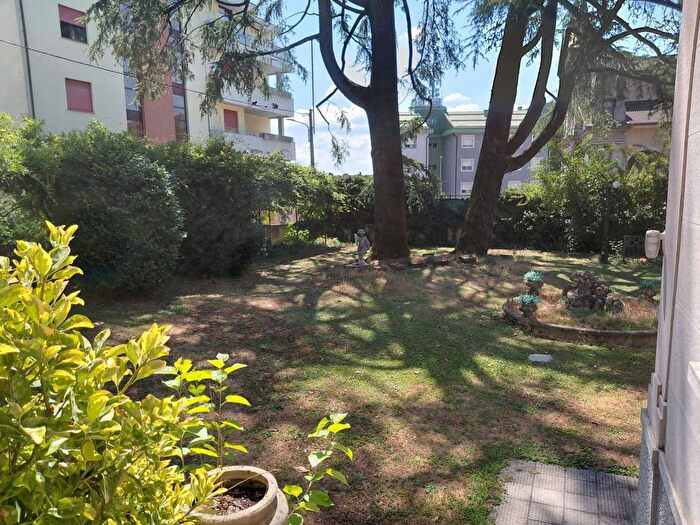 Appartamento quadrilocale in affitto in Camerlata Rebbio, Como