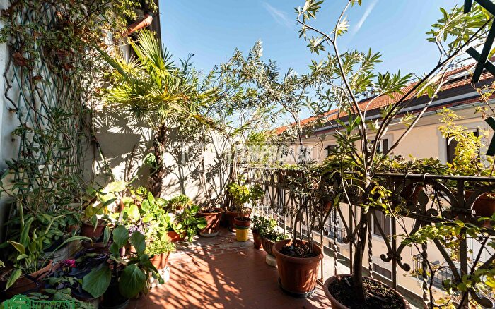 Appartamento quadrilocale in vendita in Via Plinio, Milano