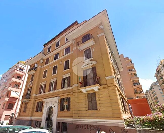 Appartamento quadrilocale in vendita in Via Clelia, Roma