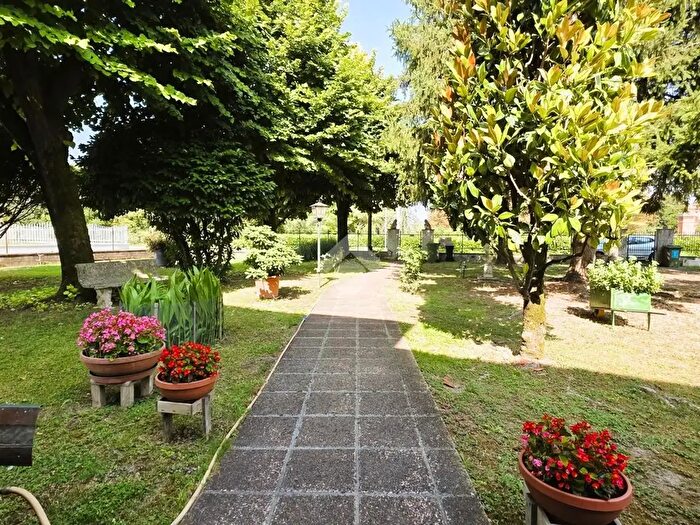 Casa quadrilocale in vendita in Via delle Punte, Curtatone