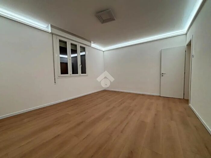 Appartamento quadrilocale in vendita in Via G Donizetti, Modena