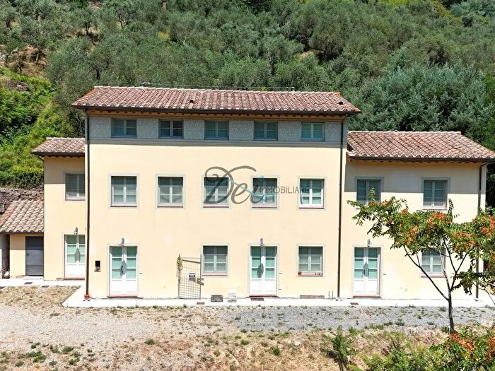 Casa con 12 locali in vendita in Via di Tiglio, Capannori