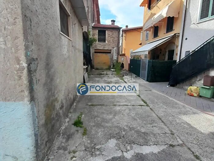 Casa quadrilocale in vendita in Via Corniolo, Montignoso