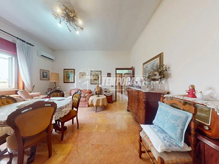 Appartamento quadrilocale in vendita in Via dei Bizamano, Lecce