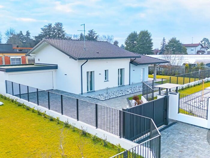 Casa quadrilocale in vendita in Via De Gasperi, Cassano Magnago