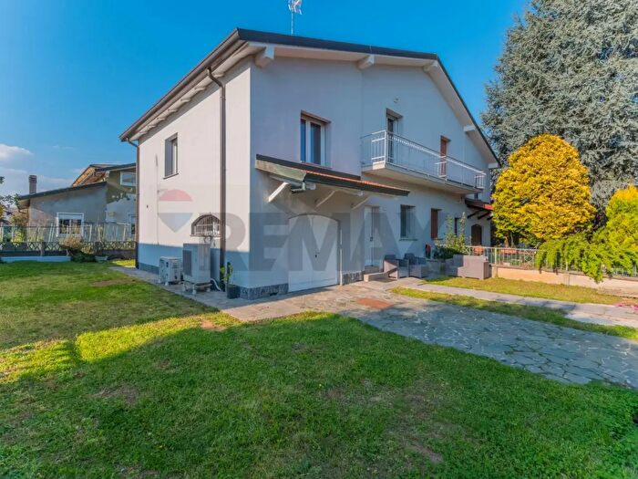 Casa quadrilocale in vendita in Via Parma, Legnano