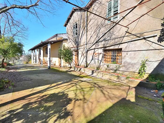 Casa con 10 locali in vendita in Via Pratolungo, Velletri