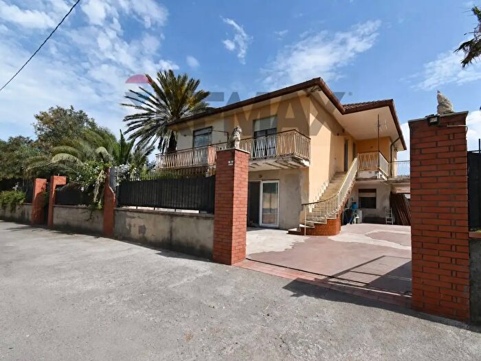 Casa con 7 locali in vendita in Via Salina, Catania
