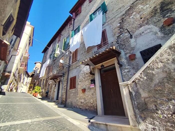 Appartamento trilocale in vendita in Via Palestro, Subiaco