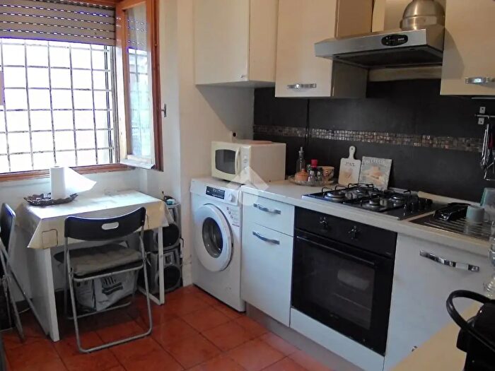 Appartamento trilocale in affitto in Via Rubra, Roma