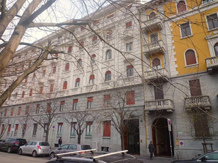 Appartamento trilocale in affitto in Via Monte Bianco, Monte Rosa Lotto, Milano