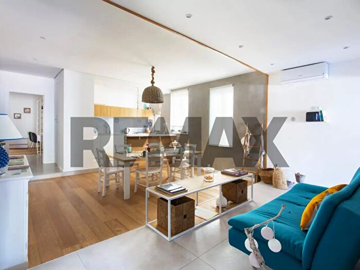 Appartamento con 6 locali in vendita in Via Gioiamia, Palermo