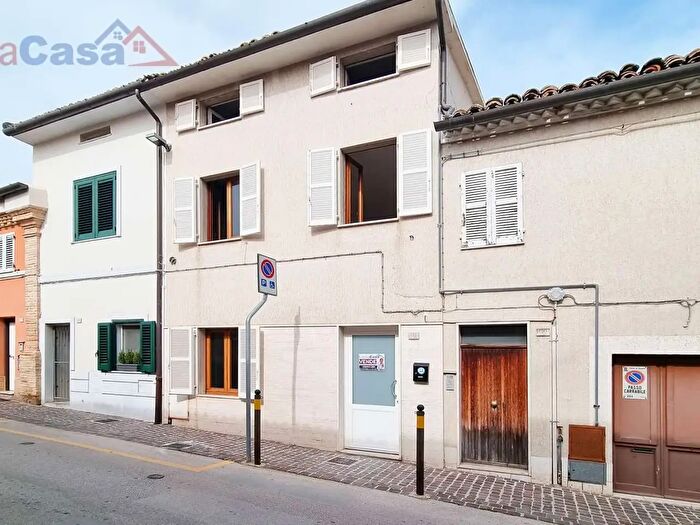 Casa con 5 locali in vendita in Via Trento, Osimo