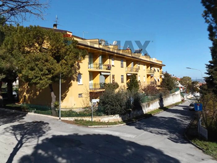 Casa con 5 locali in vendita in Via Pintura del Braccio, Recanati