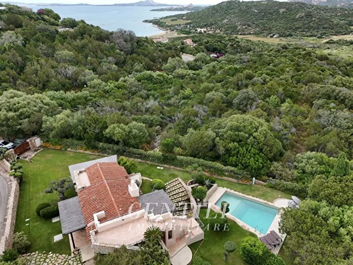 Casa quadrilocale in vendita in Arzachena