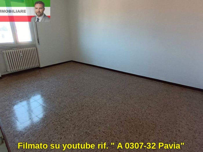 Appartamento trilocale in affitto in Via Riviera, Pavia
