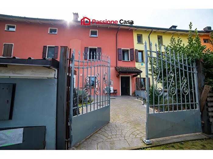 Casa con 5 locali in vendita in Via Maggio, Traversetolo
