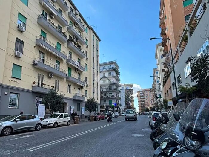 Appartamento con 5 locali in affitto in Via Francesco Cilea, Napoli