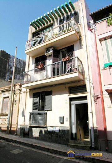 Casa con 8 locali in vendita in Pachino