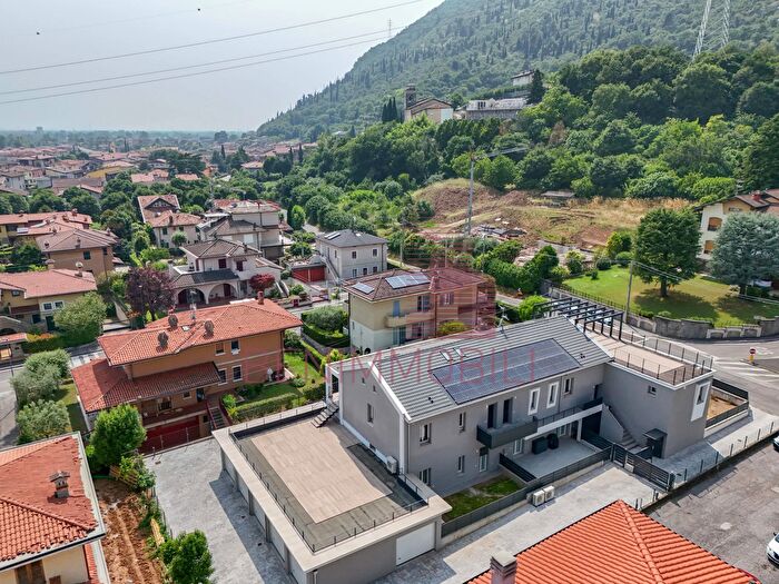 Appartamento trilocale in vendita in Via SantOrsola, Brescia