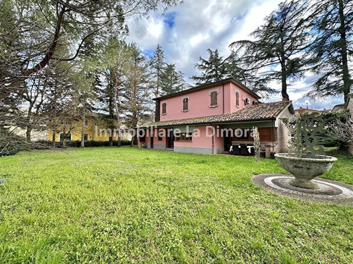 Casa con 12 locali in vendita in Mercato Saraceno