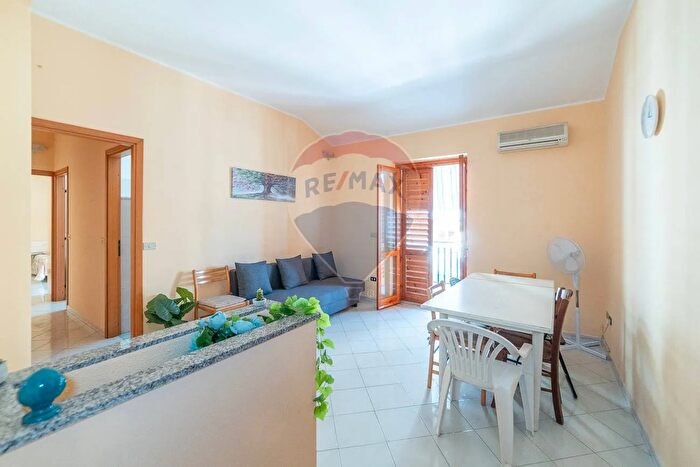 Appartamento trilocale in vendita in Via Umberto I, Roccalumera