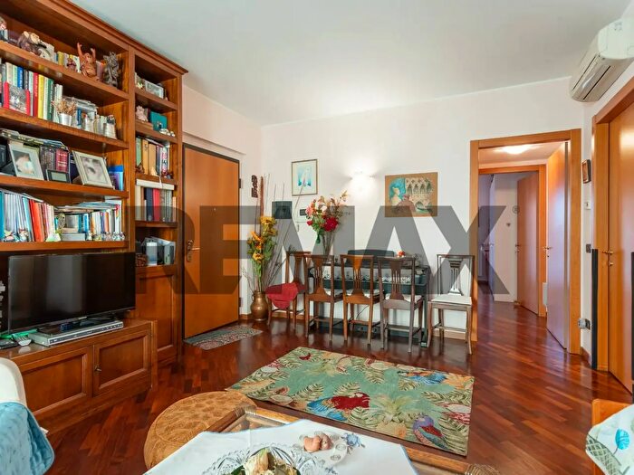 Appartamento trilocale in vendita in Via Doberdo', Milano