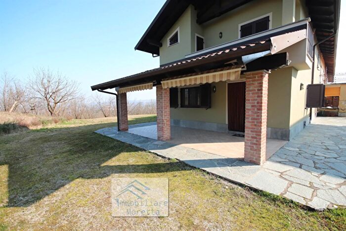 Casa quadrilocale in vendita in Castagnole delle Lanze, Neive