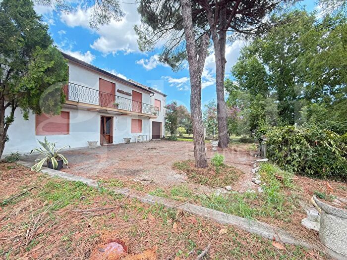 Casa con 8 locali in vendita in Correzzola
