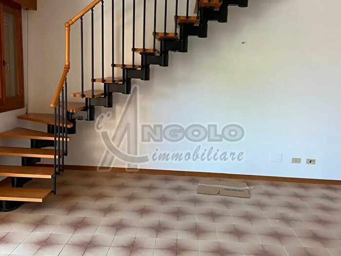 Appartamento trilocale in affitto in Stienta