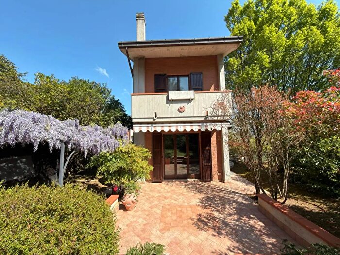 Appartamento con 9 locali in vendita in Marischio Via Fontenuova, Fabriano