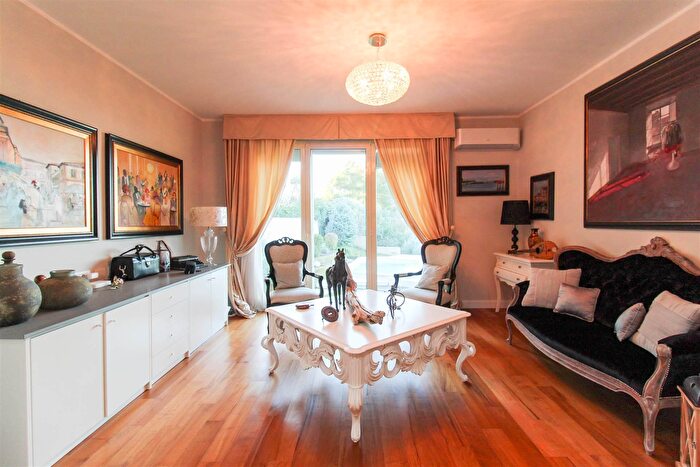 Casa con 6 locali in vendita in Livorno